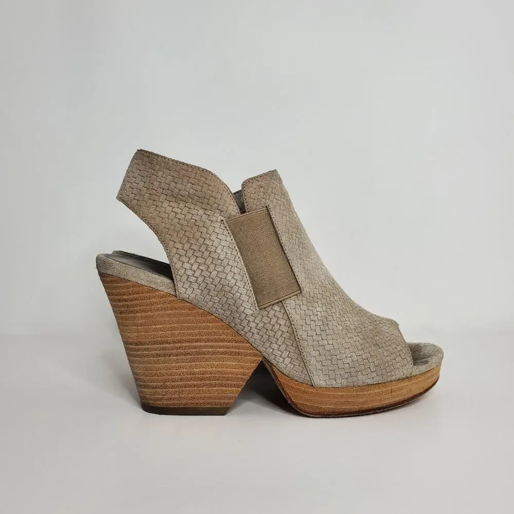 Eileen Fisher Peep toe leather stacked heels Size 9.5 Great condition